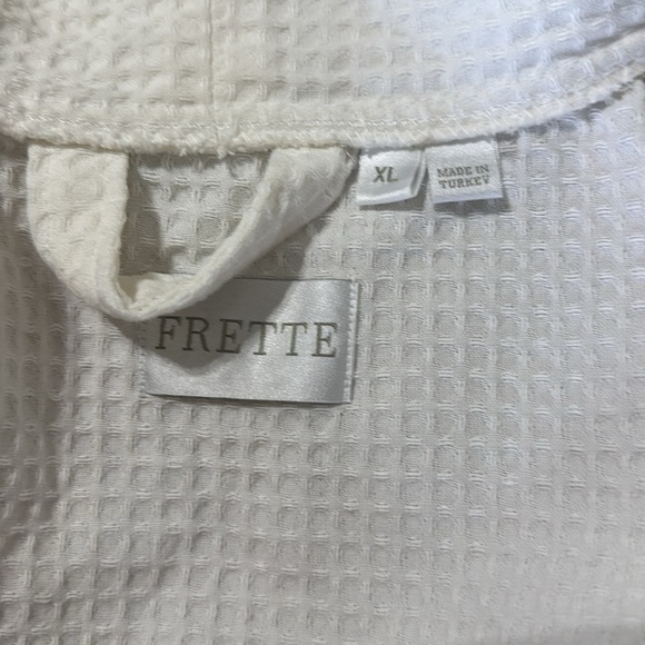 Frette Fager’s Island Luxury Spa  Logo Ivory Waffle Texture Robe - Picture 8 of 14